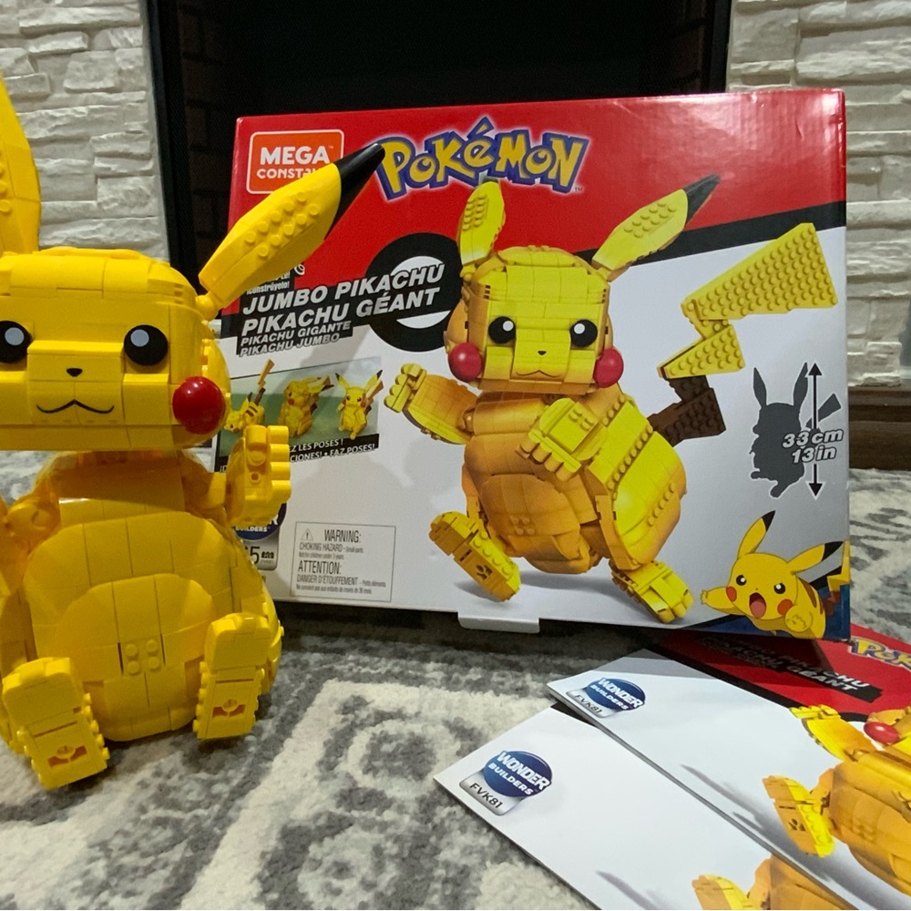 Yellow Pikachu Building Set (Adjustable)